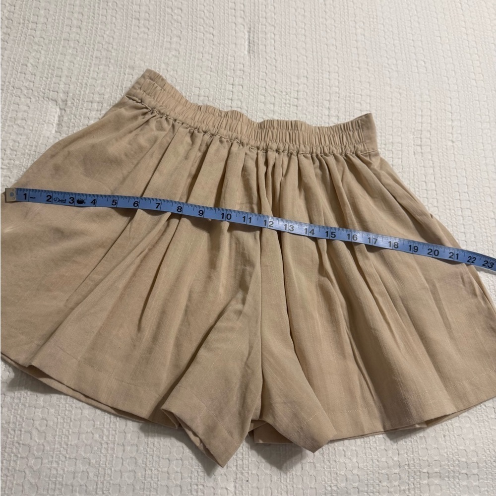 Aqua Tan Pleated Shorts Size M - Picture 7 of 10
